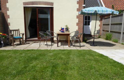 Sparrows, Wangford nr Southwold - Photo 15