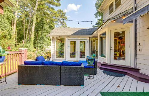 6 Mi to Stone Mountain Park Home with Deck! - Foto 30