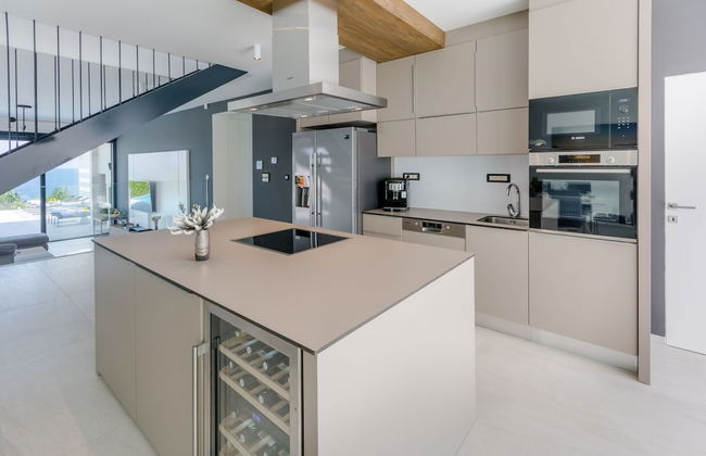 Luxury Villa Luna with Swimming Pool - Photo 9