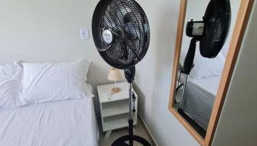 Kitnet303 centro, c linda vista janela, tv smart - Foto 5