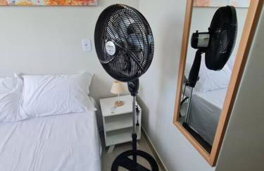 Kitnet303 centro, c linda vista janela, tv smart - Foto 5