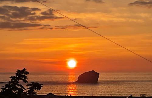 Simply the best ! 4 min walk to Beach, Pubs, Restaurants, Shops, Htd Pool, Hottub, Games rm, 1 acre Garden, BBQ's Coast to Coast cycle path, Beautiful, Bassets acre, Only six 1-3 bedroom SUPERB apartments, Free Parking and WIFI - Foto 35