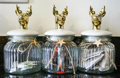 Luxury 5 Bedroom 3 Bathroom House - Smart TVs with Sky and Netflix, Super Fast WiFi, Free Parking by Yoko Property - Foto 40