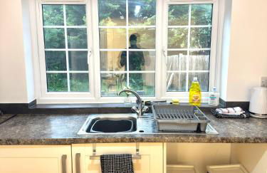 Rushden Home - Perfect for Contractors - Free Parking - Sleeps 5 - Garden - Netflix and HDR TV - Foto 43