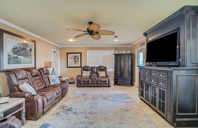 5 BR House Lake Retreat w/ Hot Tub, Sleeps 12 - Foto 50