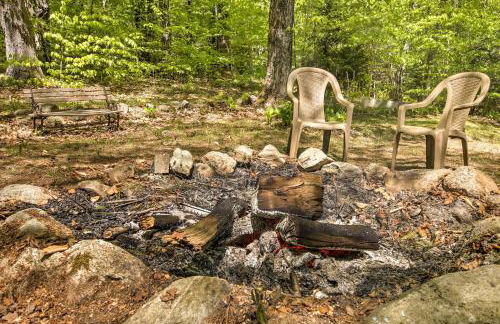 Pet-Friendly Cabin with Fire Pit, BBQ and Great Deck! - Foto 22