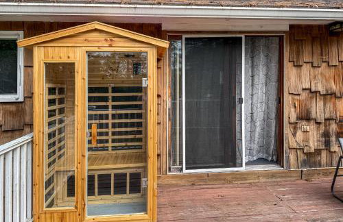 Peek-a-Boo Lake Views and Yard Windham Home - Foto 29