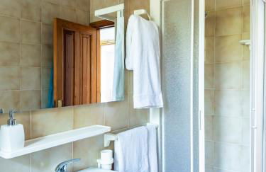 Casa Olivia - Casa indipendente nel centro di Cannigione a 3 minuti a piedi dal lungomare, 5 minuti a piedi dalla spiaggia più vicina e vicinissima alle spiagge più belle della Costa Smeralda - Foto 8