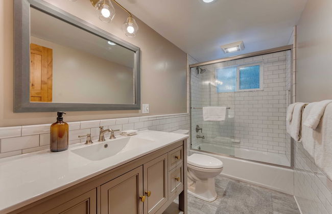 Peaceful Tahoe Retreat 5mins to Lake Cozy Modern Cabin - Foto 22