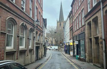 New & Modern 2-Bed Flat in City Centre - Foto 16