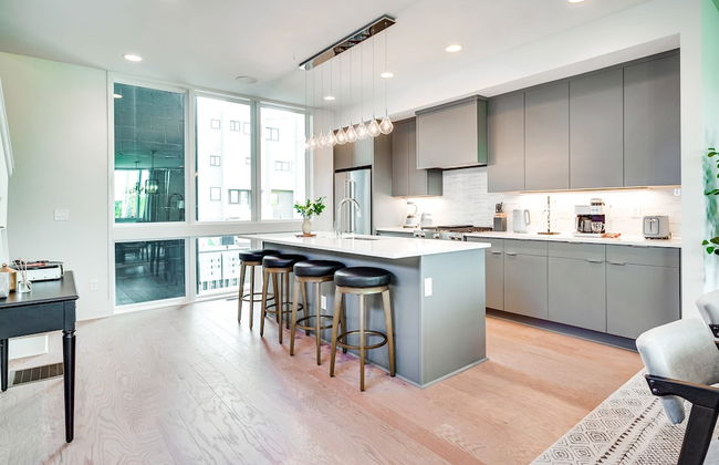 Sky High Cowgirl Luxe 4BR w Rooftopdeck Karaoke - Foto 12