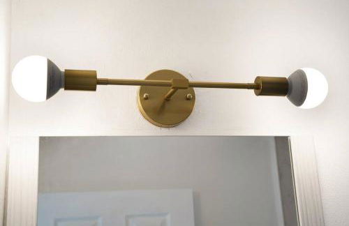 Mountain View 2BR 1 Bath Retreat with Private Lanai - Photo 33