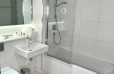 Axiom Park Hotel - Photo 52