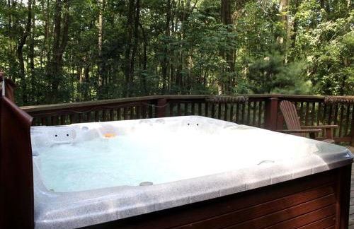 Log Cabin with a Hot Tub in Ellicottville, For Magical Glamping Escapes in New York - Foto 15