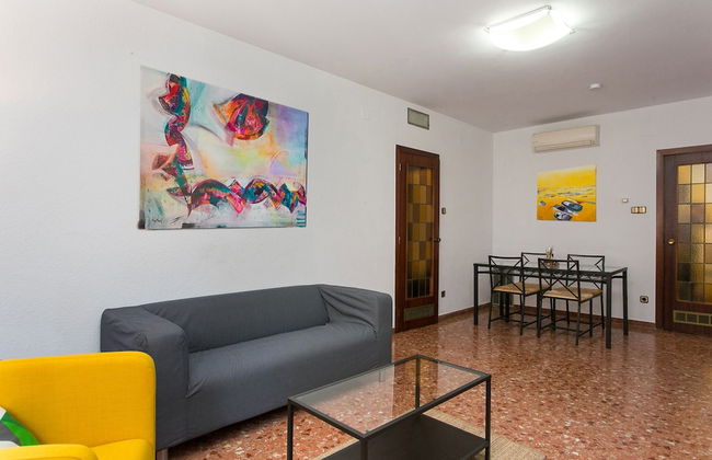 Spacious & Quiet 4 Bedroom Apartment - Photo 16