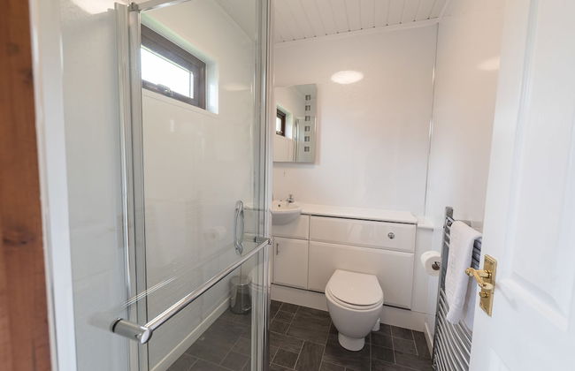 Conifer Lodge 8 With Hot Tub, Newton Stewart - Photo 10