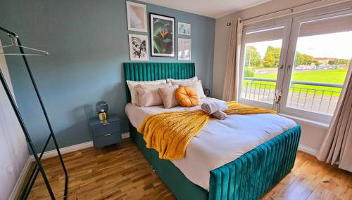 Modern 5 Bedroom Townhouse with Free Parking - Foto 2