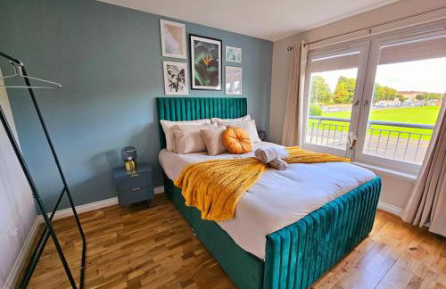 Modern 5 Bedroom Townhouse with Free Parking - Foto 2