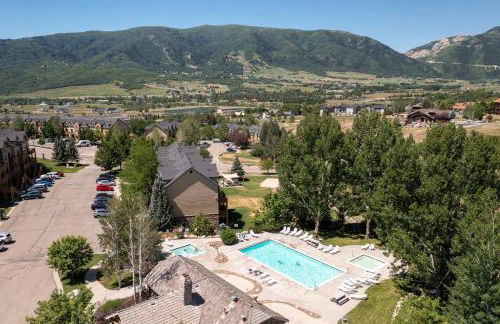 Bigfoots Alpine Retreat MH710By Powder Mtn Hot Tub - Photo 75