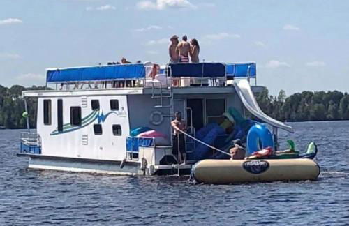 Spacious Floating Mansion - House Boat - Largest Floating Lodge - Sleeps 12 - Fast Wi-Fi HB06 - Foto 3