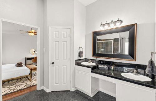 5BD Getaway w Pool Patio Firepit Mins to DT - Photo 20