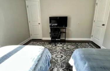 Gated 2BR Condo I 5 min Uptown - Foto 10