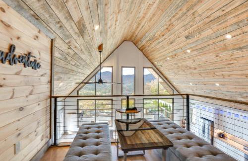 Blue Ridge Mountain-View Cabin with Hot Tub and Deck! - Foto 15