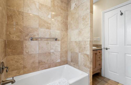 New Listing Burbank Retreat by Colby & Conrad - Foto 34