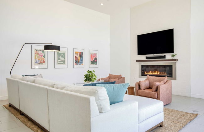 Sleeps 28! 2 Luxe Villas w/ Pool & Putting Green Polo Villas Nova by Avantstay - Foto 40