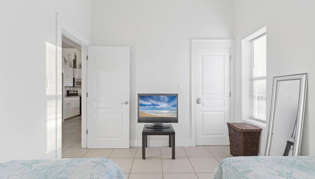 Condo in 4plex 1/2 Block to Beach w/ Pool & Views! - Foto 2, Habitación