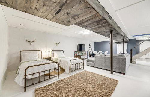 Dry Ridge Farmhouse with Hot Tub and Game Room! - Foto 21