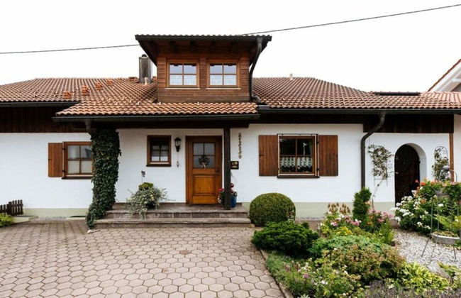 Chic Holiday Apartment - Photo 12