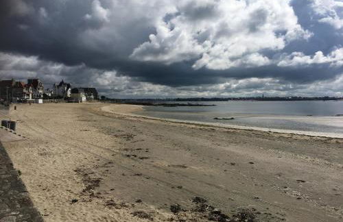 TOUT A PIED ! T2 25m2 - Parking privé - Wifi - Foto 25