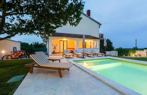 Kuća za odmor s bazenom Emma - Foto 34