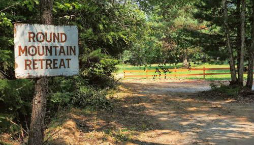 Spacious, Custom-Built Log Cabin - Photo 5