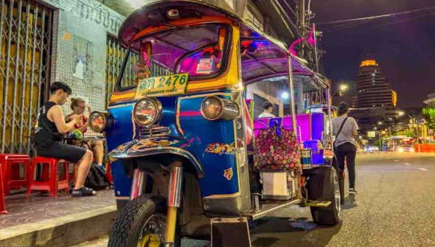 Tour gastronómico nocturno en tuk tuk - Foto 2