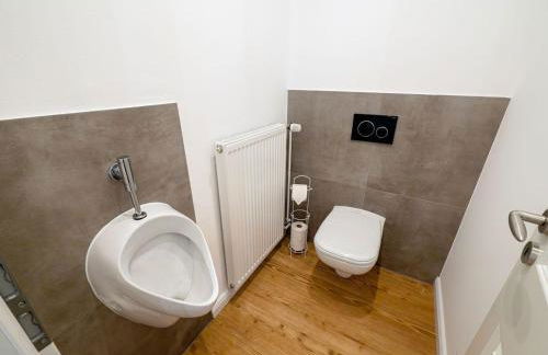 Monteurwohnung-in-Villa-8-Betten-WLAN-TV-Einbaukueche-Ahrensburg-Zentrum-Naehe-Hamburg-AGRP1201 - Foto 3