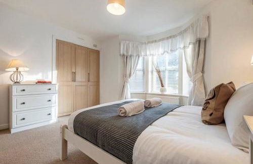 Spacious Apartment with Parking! - Photo 11