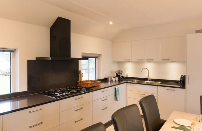 Cozy Group Stay w/ Fireplace - Foto 8