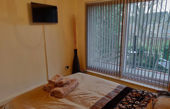 Waterfront Apartment In The Heart Of St Neots - Photo 5