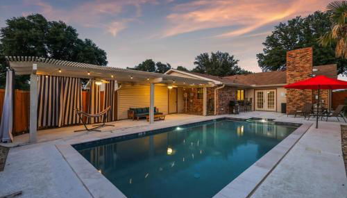 Spectacular 4BR 2,5BA Holiday Home with Pool and Grill - Foto 2, sunbed