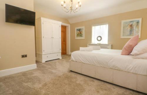 Meadow Manor And Spa - Photo 52