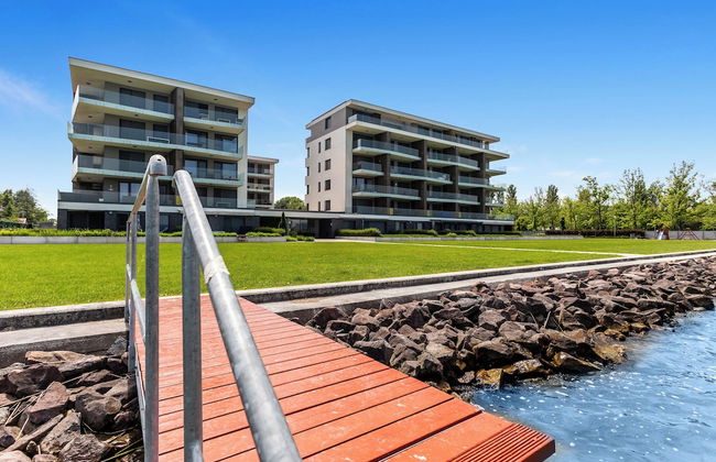 Lake Side Luxury – Steps to the Lake Lela - Foto 1