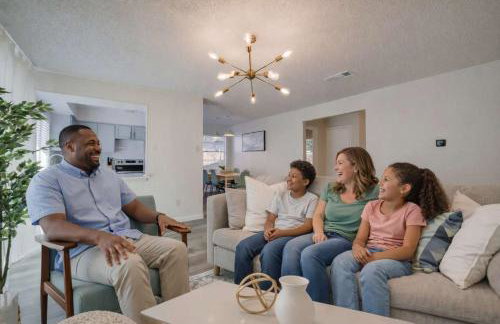 Stunning 4BR 2BA Hot Tub Cozy Holiday Home in Plano - Foto 4