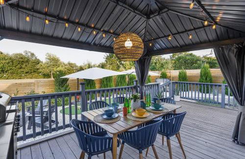 Modern 3BR Retreat with Fun Yard, Mini-Golf, Hot Tub & BBQ Dining Deck - Foto 23