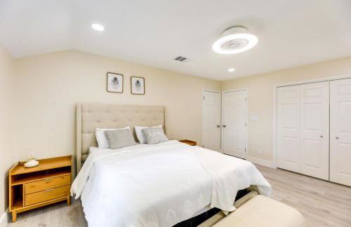 Remodeled Farmhouse on 18 Acres 8 Mi to Elgin! - Foto 18