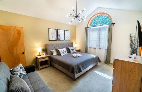 Serenity Falls - Stylish 4Bdr Mountain Retreat, Hot Tub, Pool - Foto 5