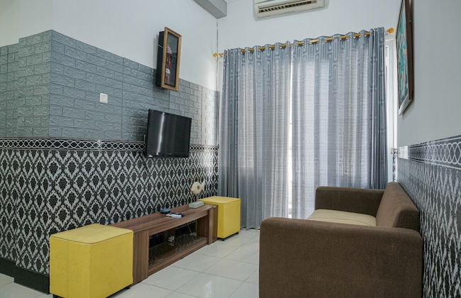 Fully Furnished with Comfortable 2BR Grand Palace Kemayoran Apartment - Photo 10