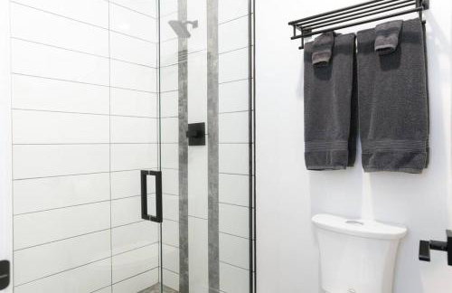 38-Acres of Luxury: 9BR, Indoor Pool, Gym, Near ND - Foto 53