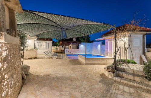 Holiday home krika -Three Bedroom Home with heated Pool and Jacuzzi - Foto 80